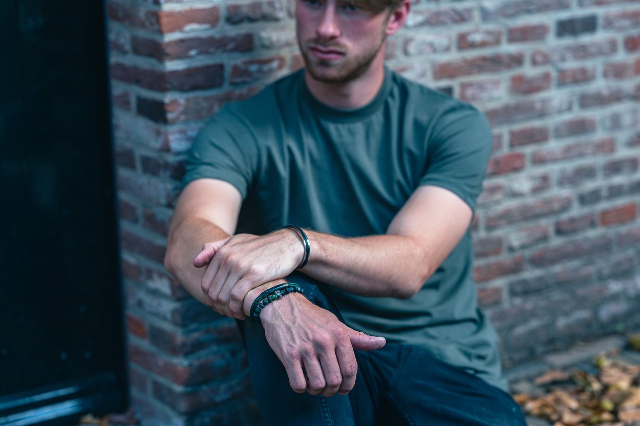 Hoe strak mag een armband zitten?