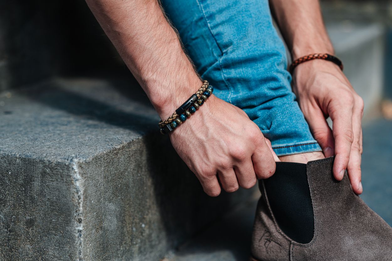 De opkomst van mannelijke accessoires: waarom leren armbanden steeds populairder worden