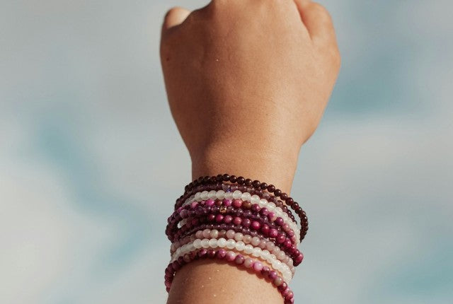 Wat doet een rhodoniet armband?