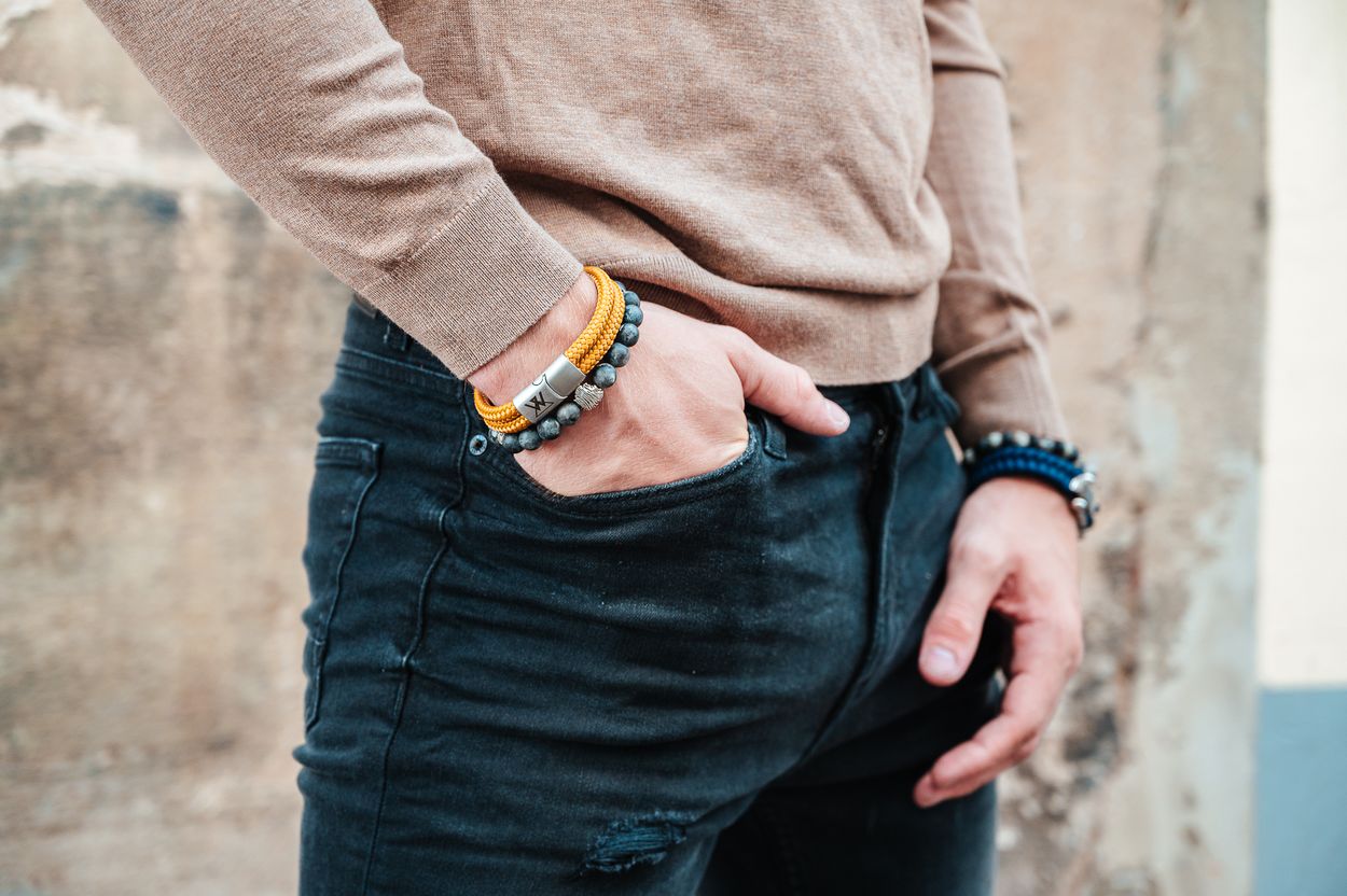 Stijlvol en betaalbaar: Kunststof kralen armband voor heren