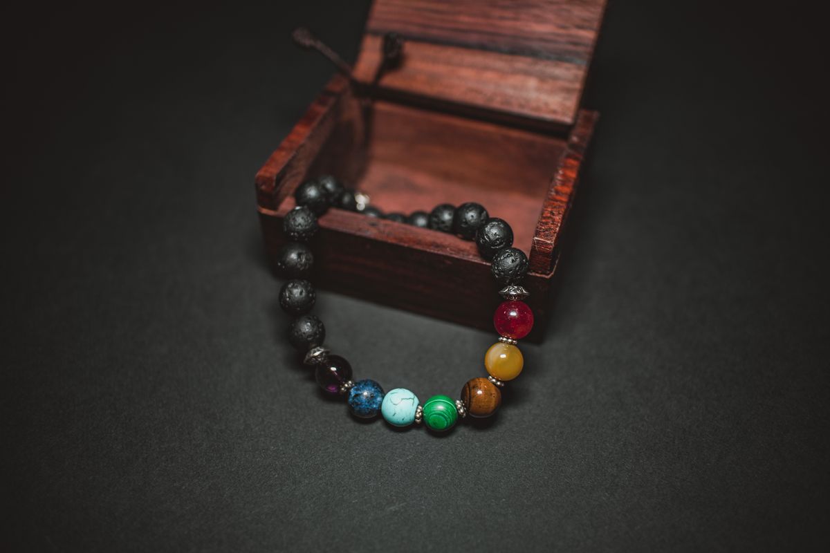 Wat zijn elastische armbanden? Lees het hier!